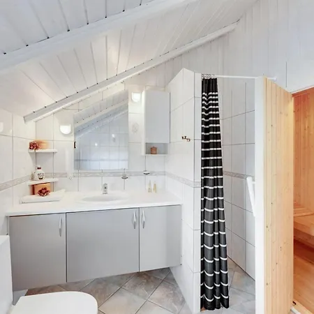 Cyrill - 250m To The Fjord By Interhome Feriehus